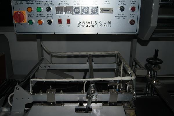 L Type Small Paper Box And Team Bottles Cutting Shrinking Packing Machine